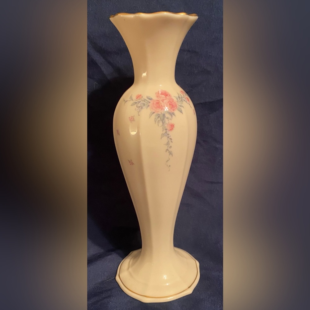 Lenox Petite Rose Bud Vase with Gold Trim.